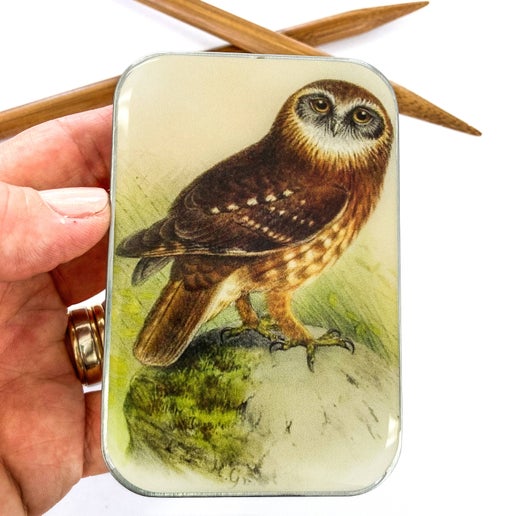 Owl notions tin, Stitch marker tin